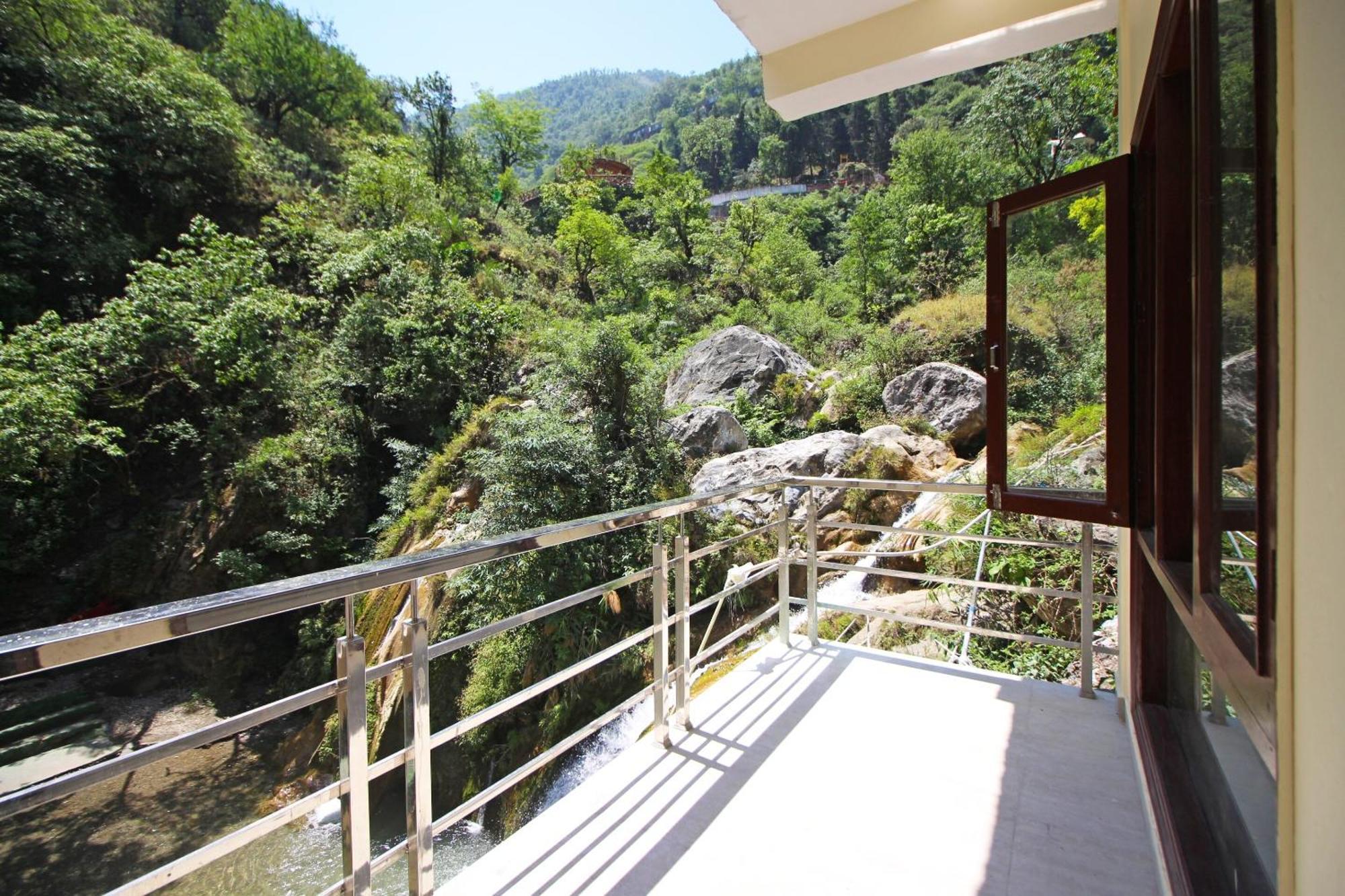 Hotel O Kempty Lake Adventure Resort Mussoorie Kültér fotó